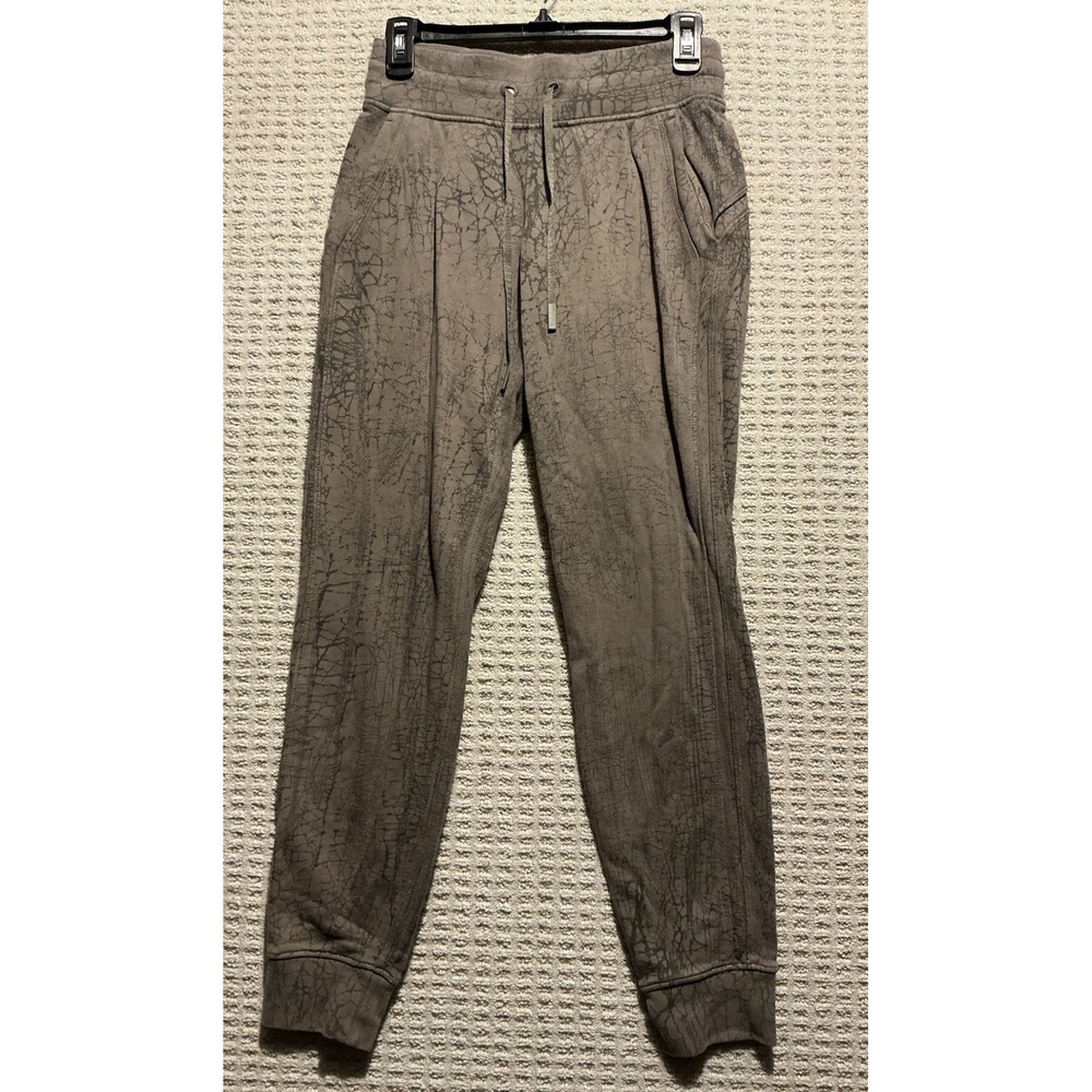 Lululemon Wormens Worn Down Joggers Thread Dye Pattern 4 Khaki Green 7/8 Length